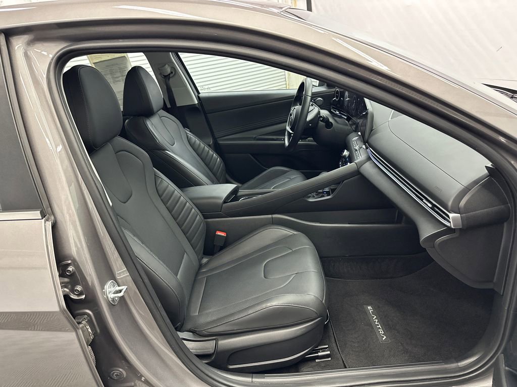 Used 2023 Hyundai Elantra Limited w/ Cargo Package FWD image 15