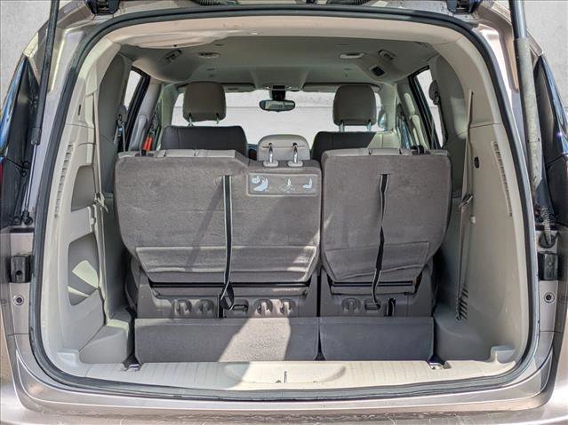 Used 2018 Chrysler Pacifica Touring-L w/ Tire & Wheel Group image 6