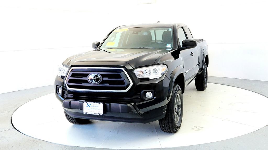 Certified 2023 Toyota Tacoma SR5 AWD/4WD image 2
