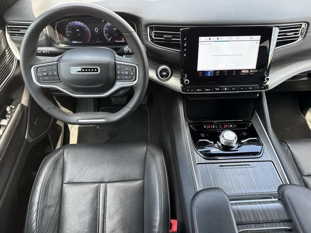 Used 2024 Jeep Wagoneer Series III AWD/4WD image 12