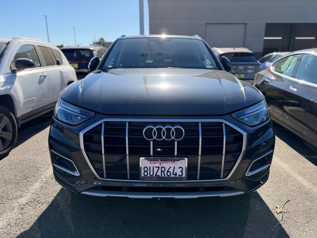 Used 2021 Audi Q5 2.0T Premium w/ Convenience Package AWD/4WD image 2