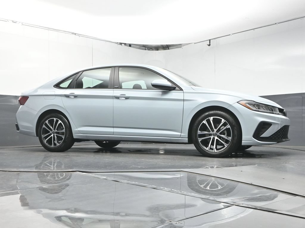 Used 2026 Volkswagen Jetta Sport FWD image 29