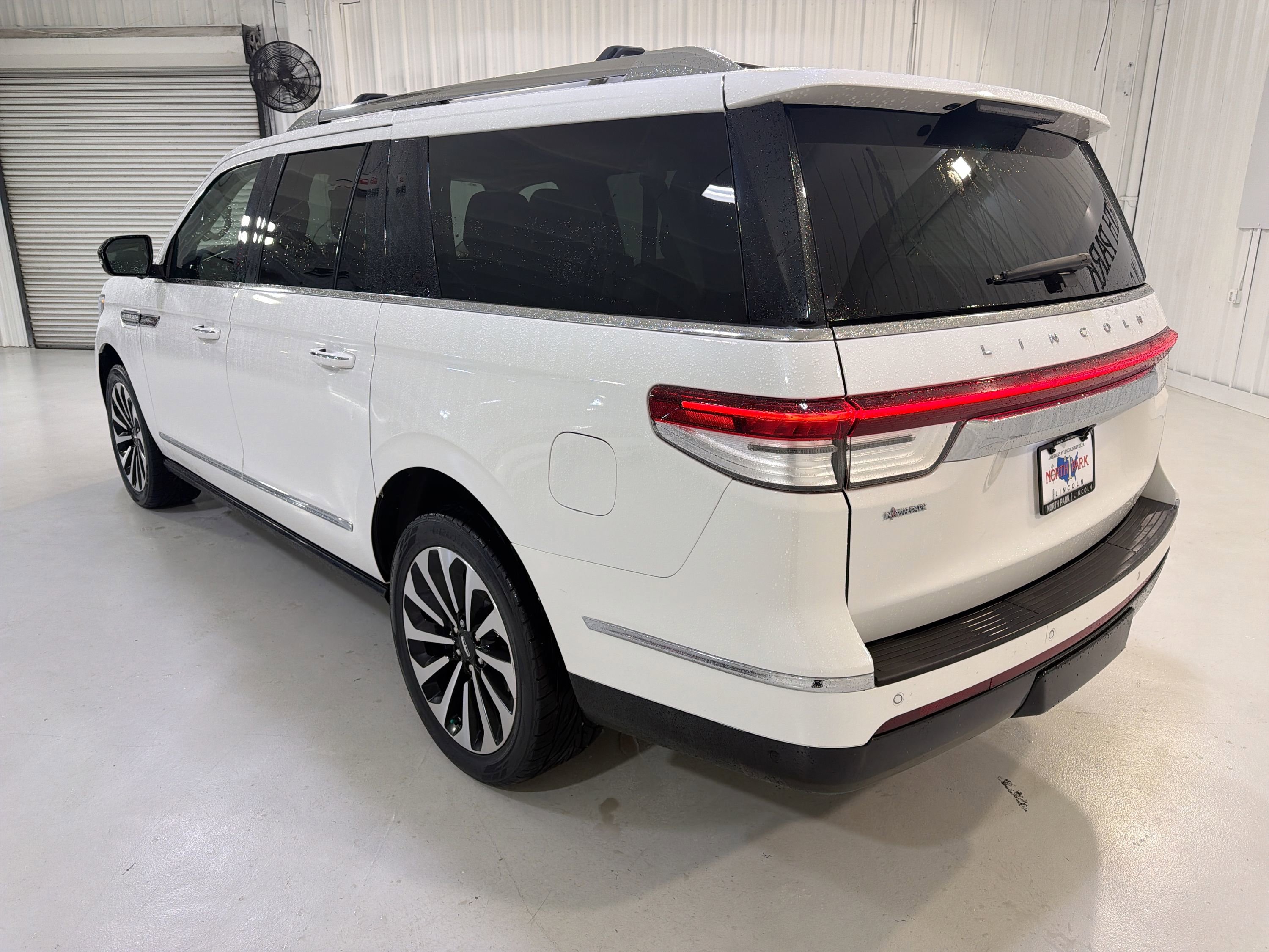 Used 2023 Lincoln Navigator L Reserve AWD/4WD image 27