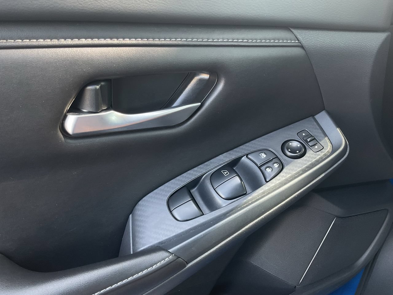 Used 2025 Nissan Sentra SV FWD image 14