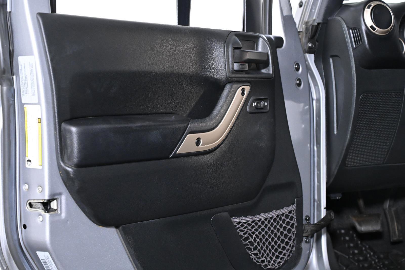 Used 2016 Jeep Wrangler Sahara image 23