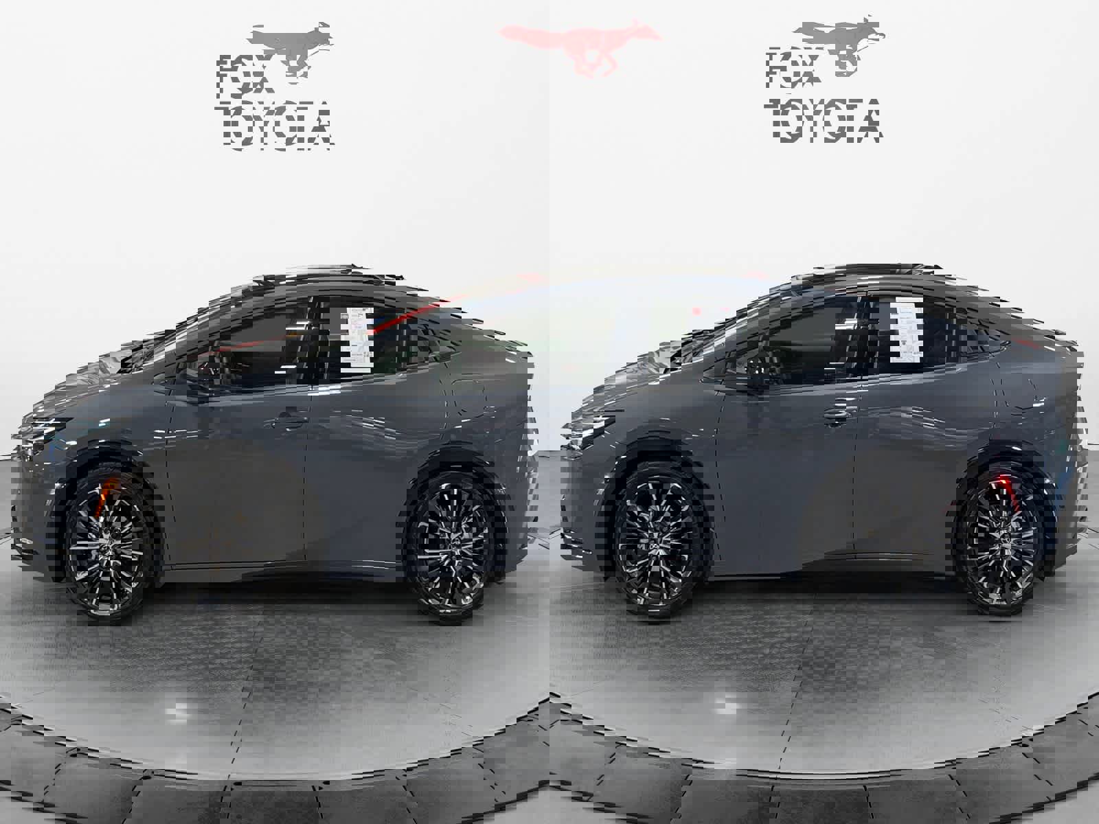 Used 2025 Toyota Prius XLE image 3