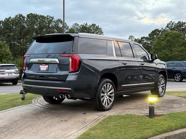 Used 2021 GMC Yukon XL Denali w/ Denali Premium Package AWD/4WD image 7