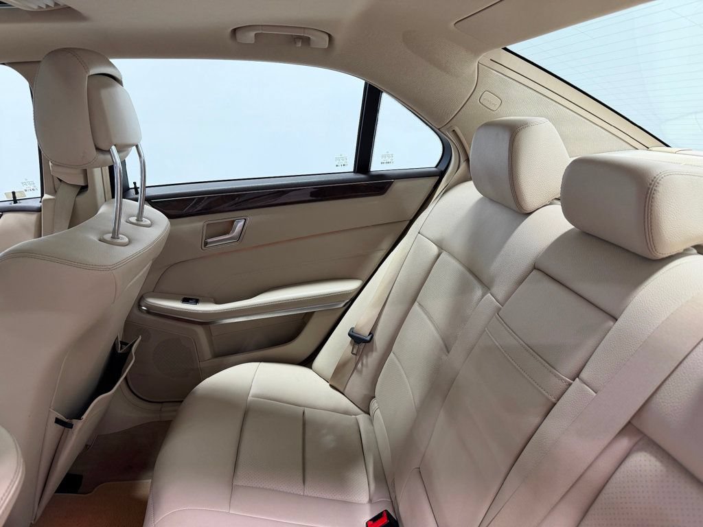 Used 2014 Mercedes-Benz E 350 4MATIC Sedan image 9