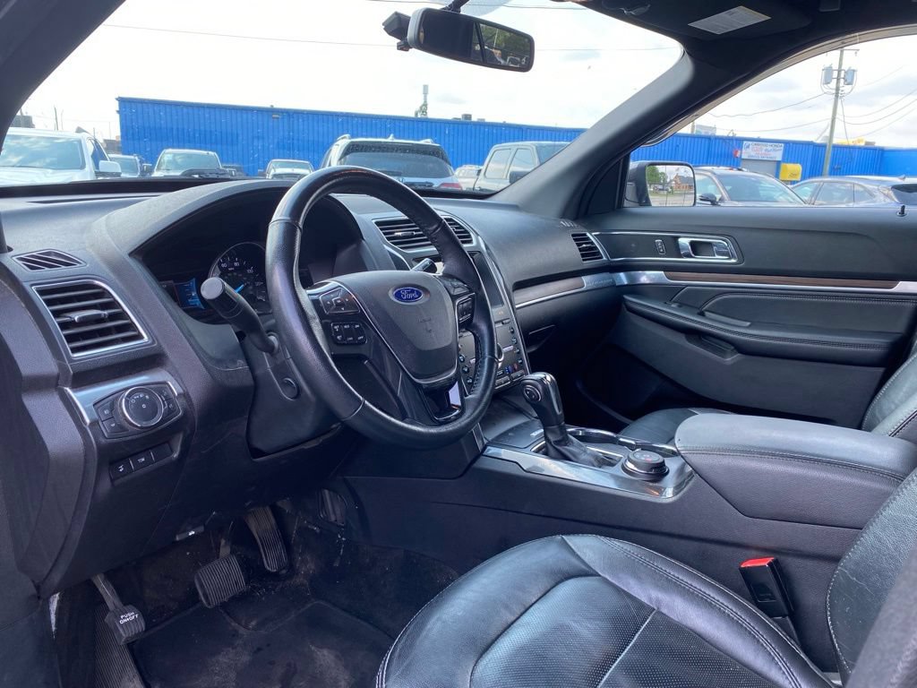 Used 2019 Ford Explorer Limited w/ Class III Trailer Tow Package AWD/4WD image 11