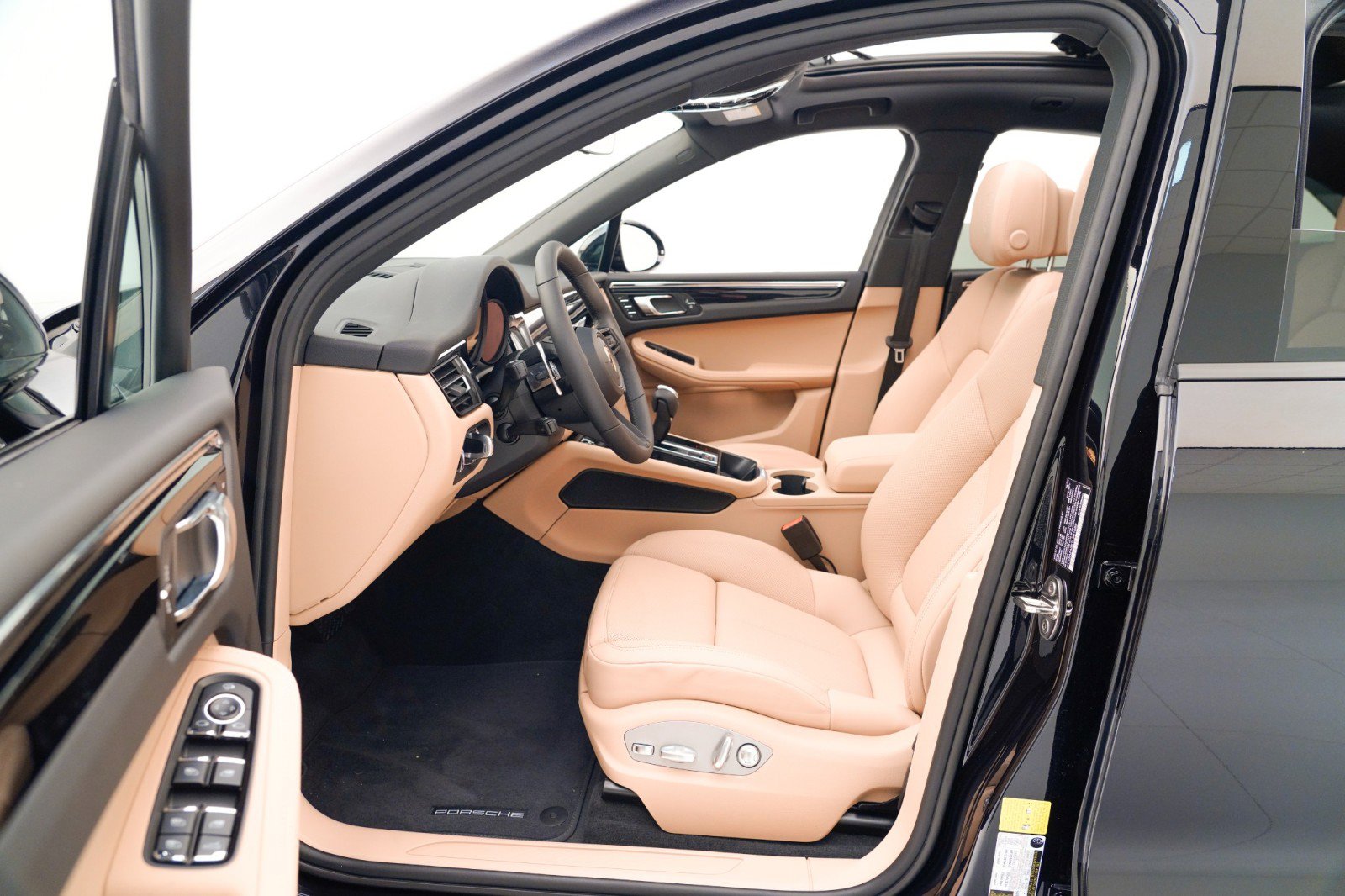 New 2026 Porsche Macan image 17