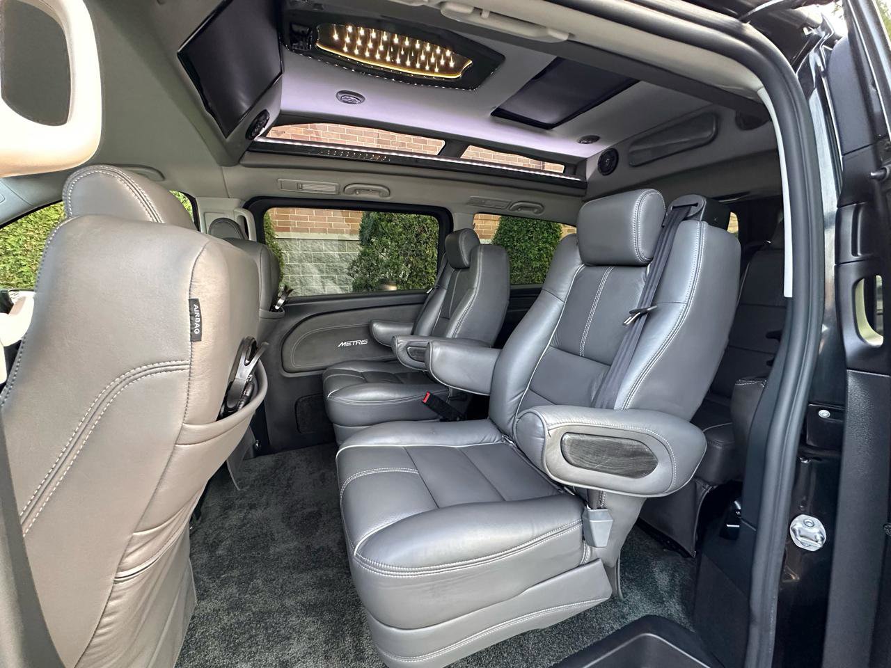 Used 2018 Mercedes-Benz Metris Passenger image 22