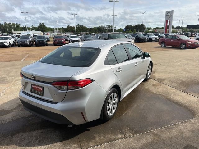 Used 2025 Toyota Corolla LE FWD image 4