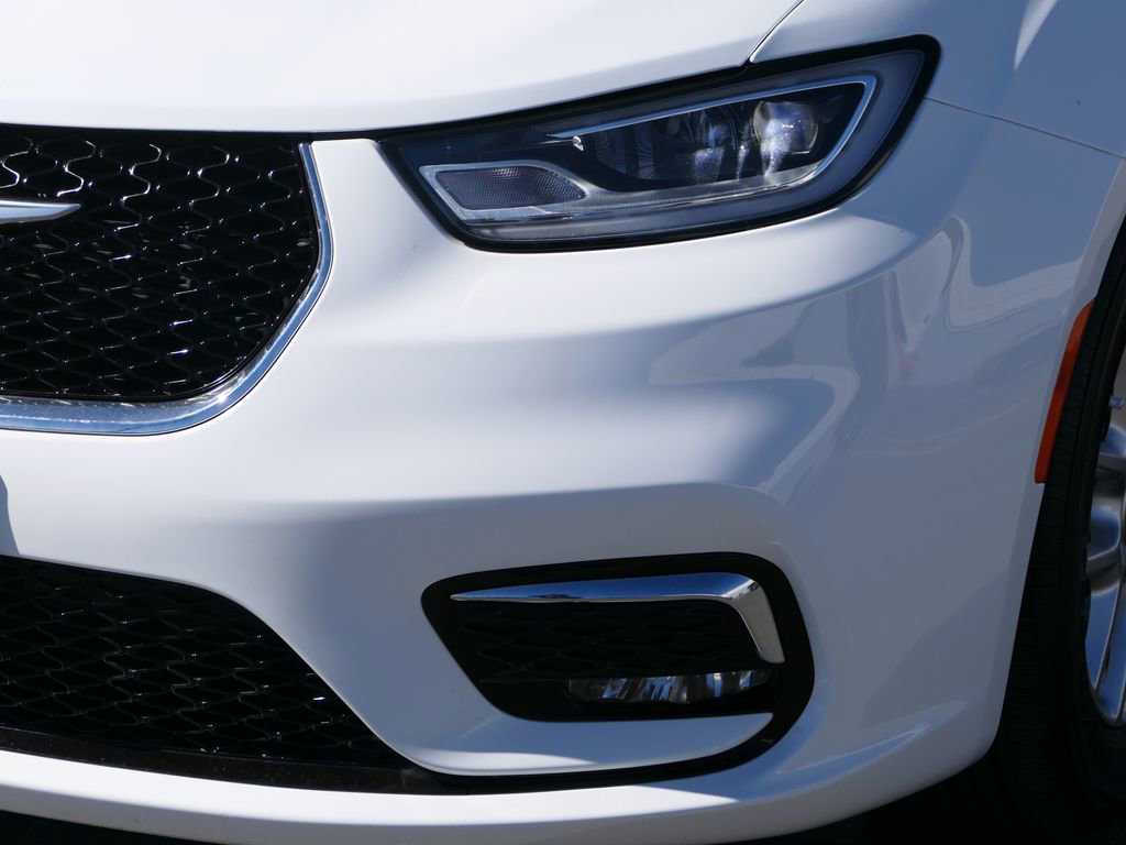 Used 2024 Chrysler Pacifica Touring image 8