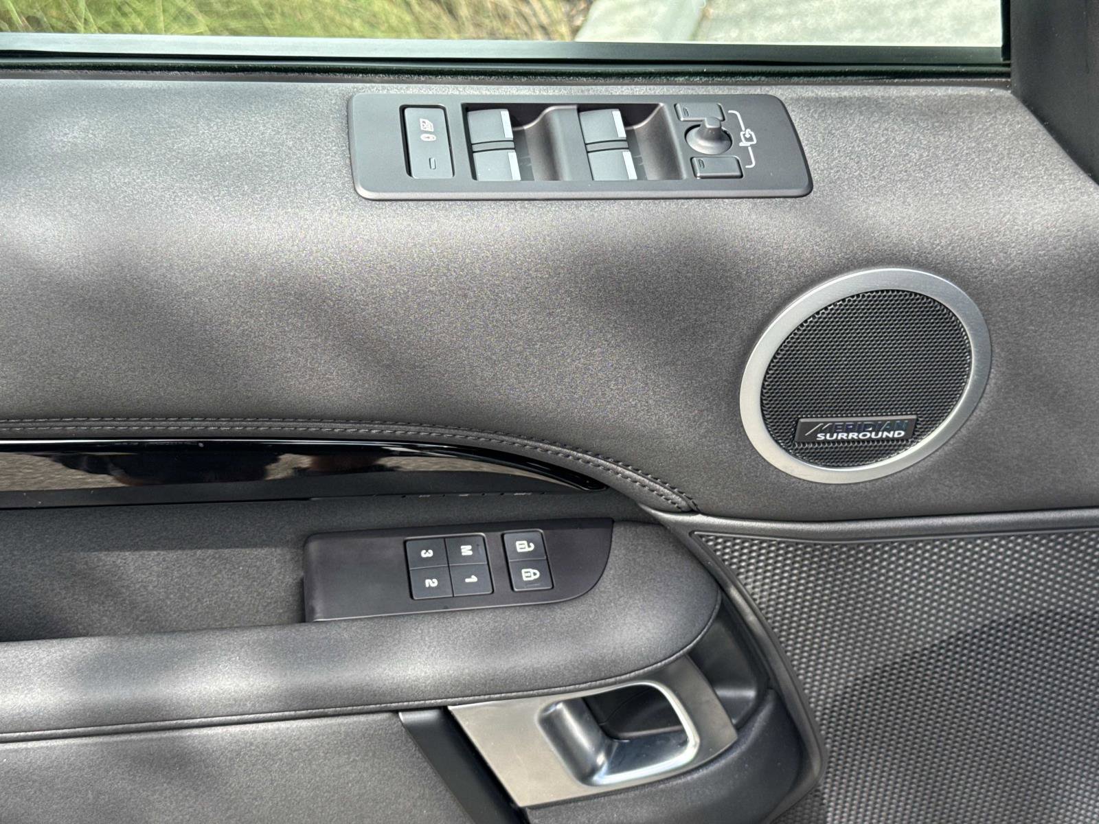 Certified 2025 Land Rover Discovery S image 20