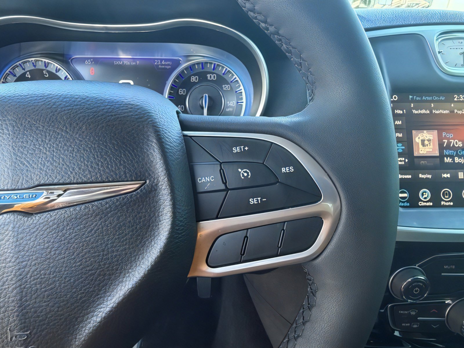 Used 2023 Chrysler 300 Touring w/ Sport Appearance Package image 30