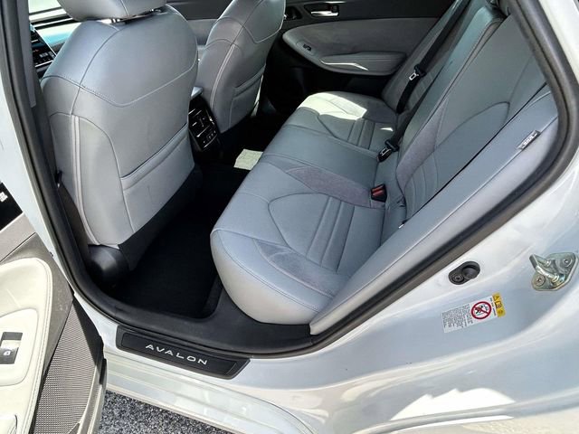 Used 2019 Toyota Avalon Touring FWD image 8