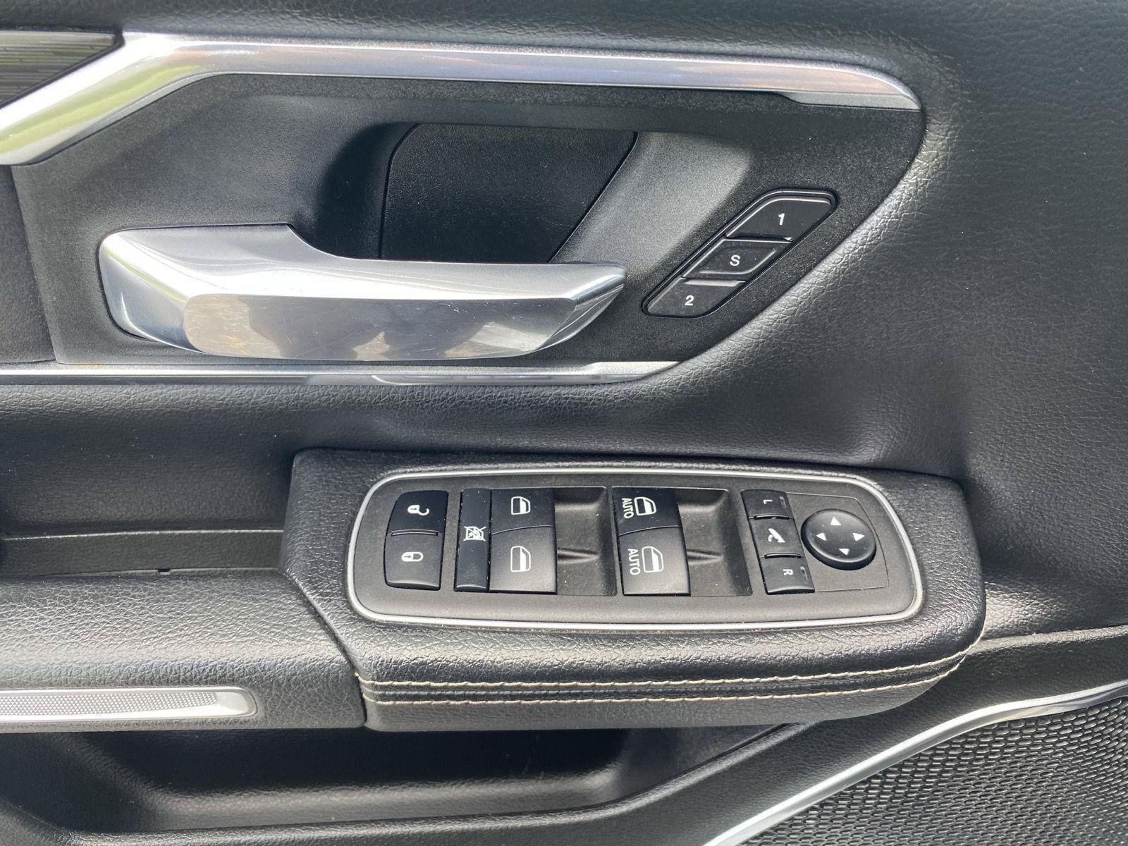 Used 2023 RAM 1500 Laramie AWD/4WD image 13