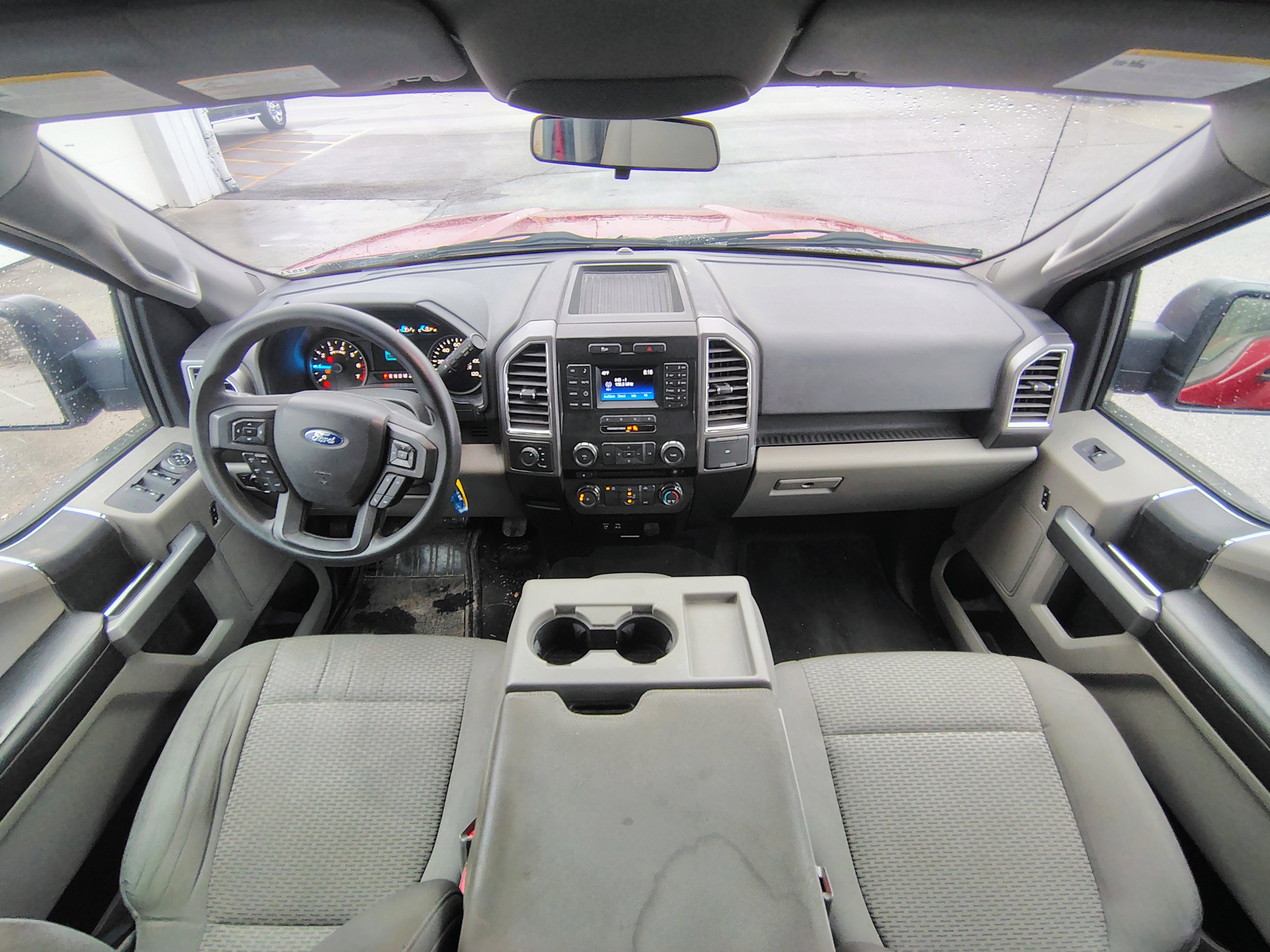 Used 2015 Ford F150 XLT image 2