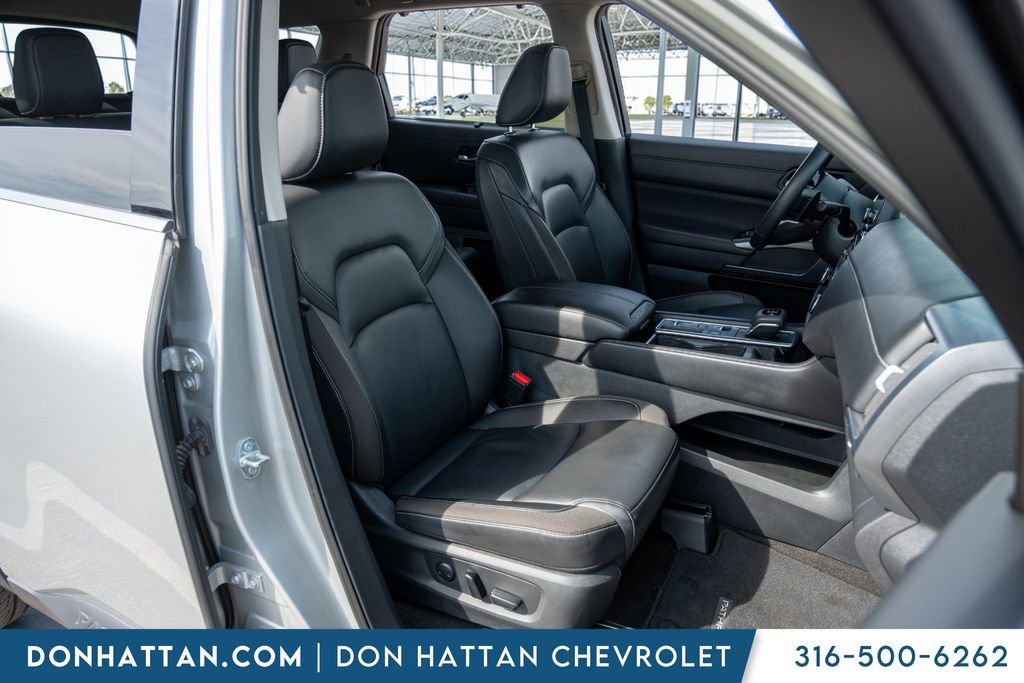 Used 2025 Nissan Pathfinder SL image 27