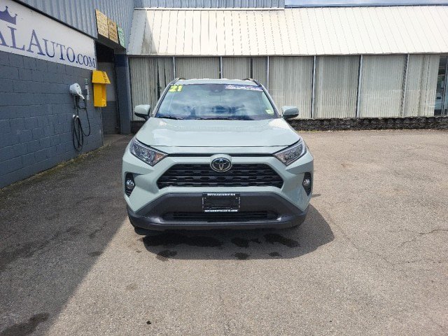 Used 2021 Toyota RAV4 XLE AWD/4WD image 4