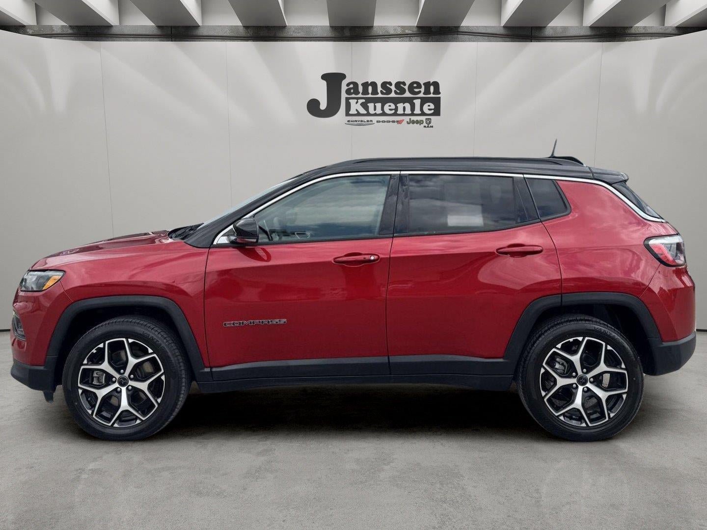 Used 2025 Jeep Compass Limited AWD/4WD image 1