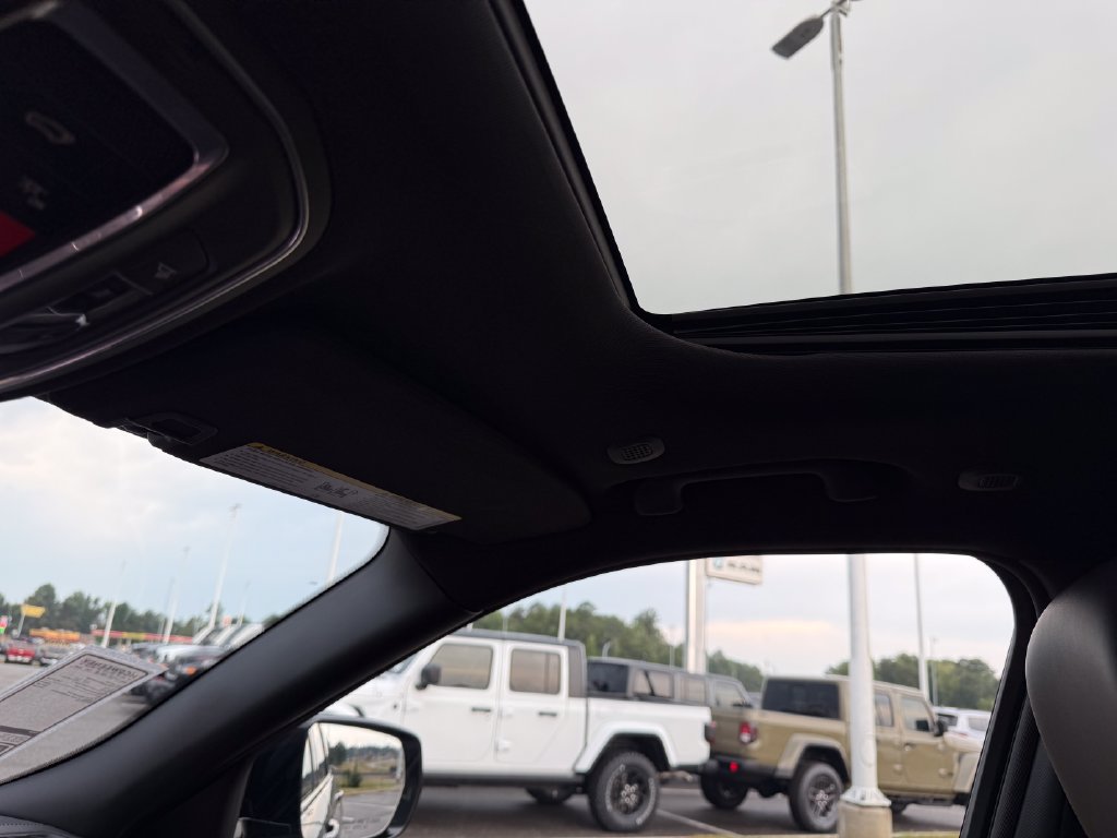 New 2027 Jeep Grand Cherokee Altitude RWD image 14