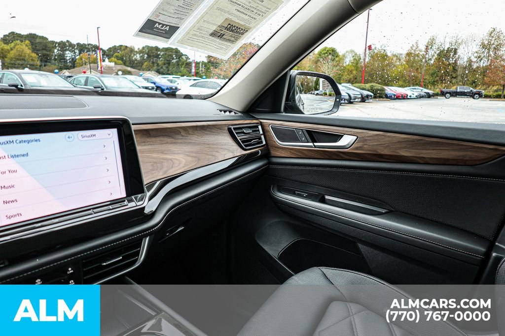 Used 2025 Volkswagen Atlas SE image 51