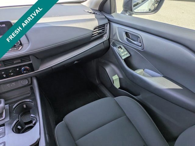 Used 2024 Nissan Rogue S image 16