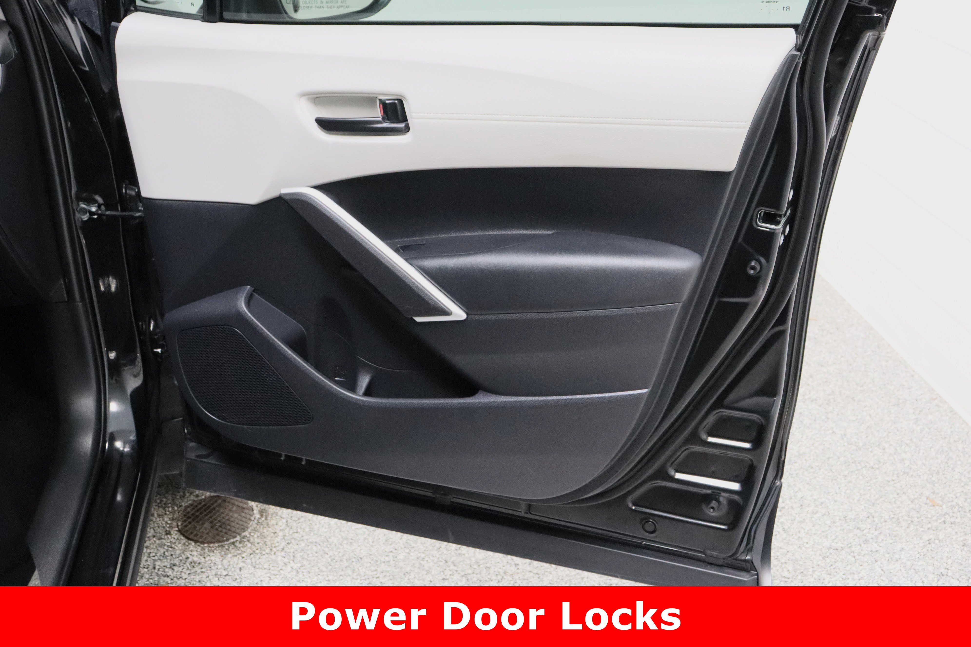 Certified 2025 Toyota Corolla Cross LE image 34