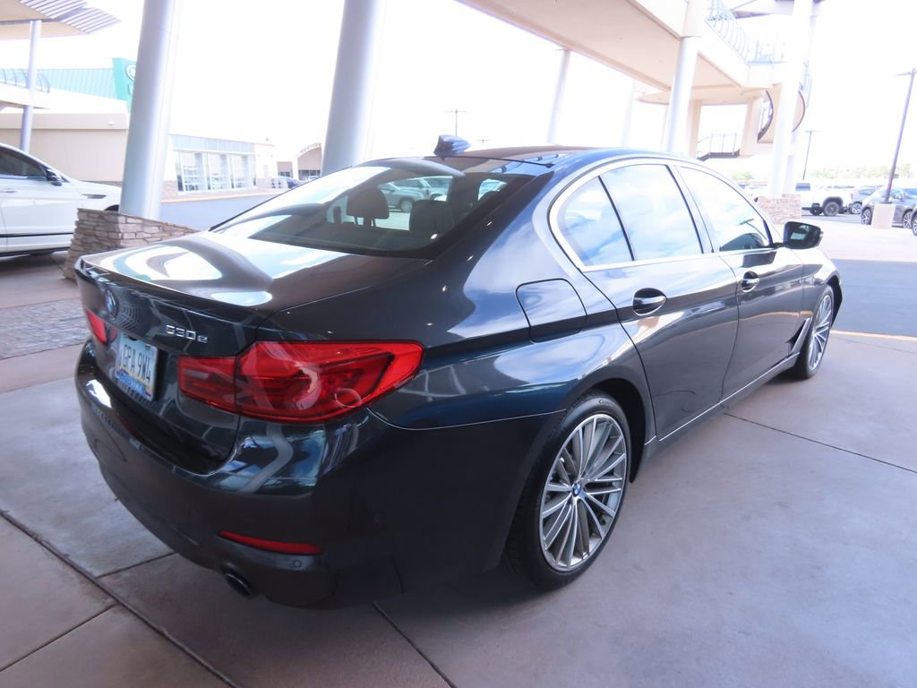 Used 2020 BMW 530e w/ Convenience Package RWD image 4