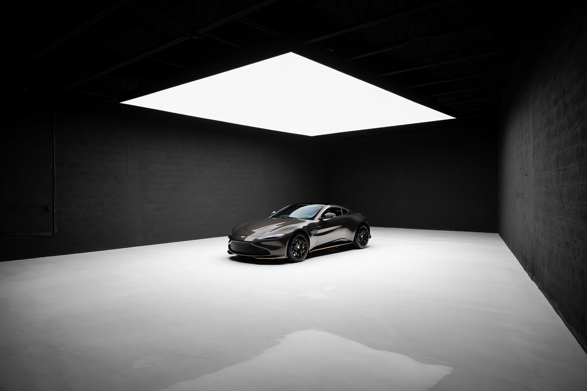 Used 2022 Aston Martin V8 Vantage Coupe RWD image 95