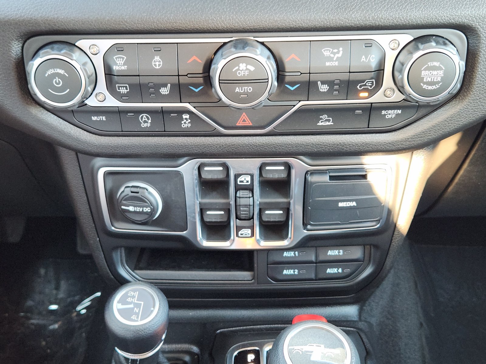 New 2026 Jeep Gladiator Sport AWD/4WD image 25
