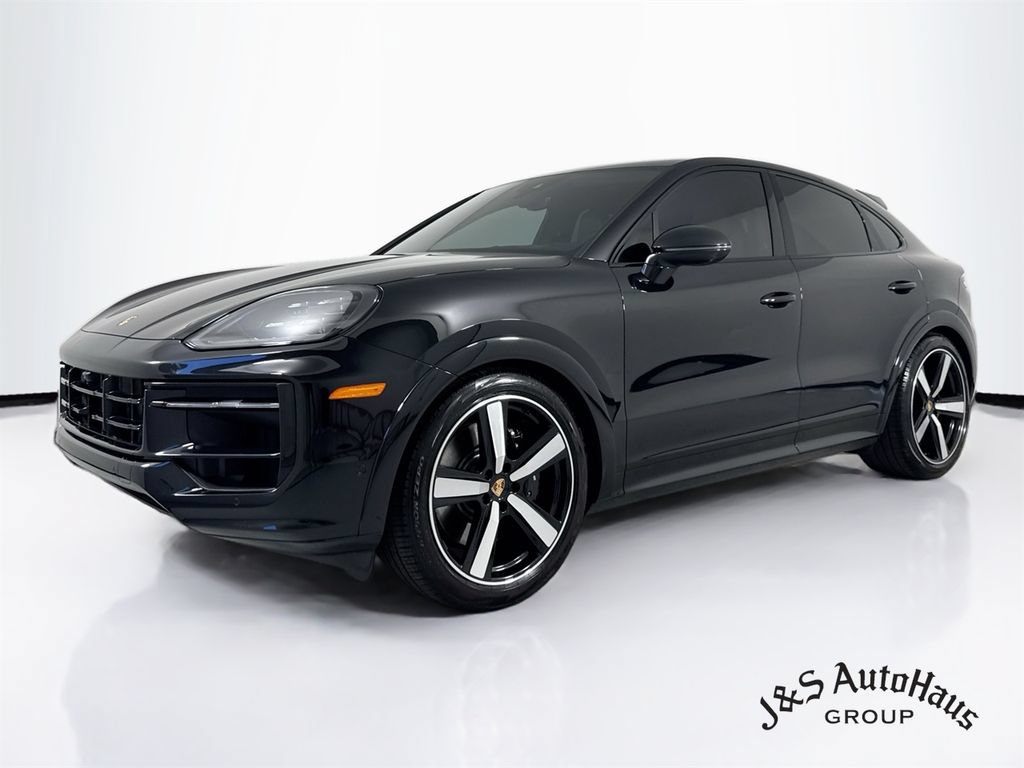Used 2025 Porsche Cayenne GTS AWD/4WD image 3