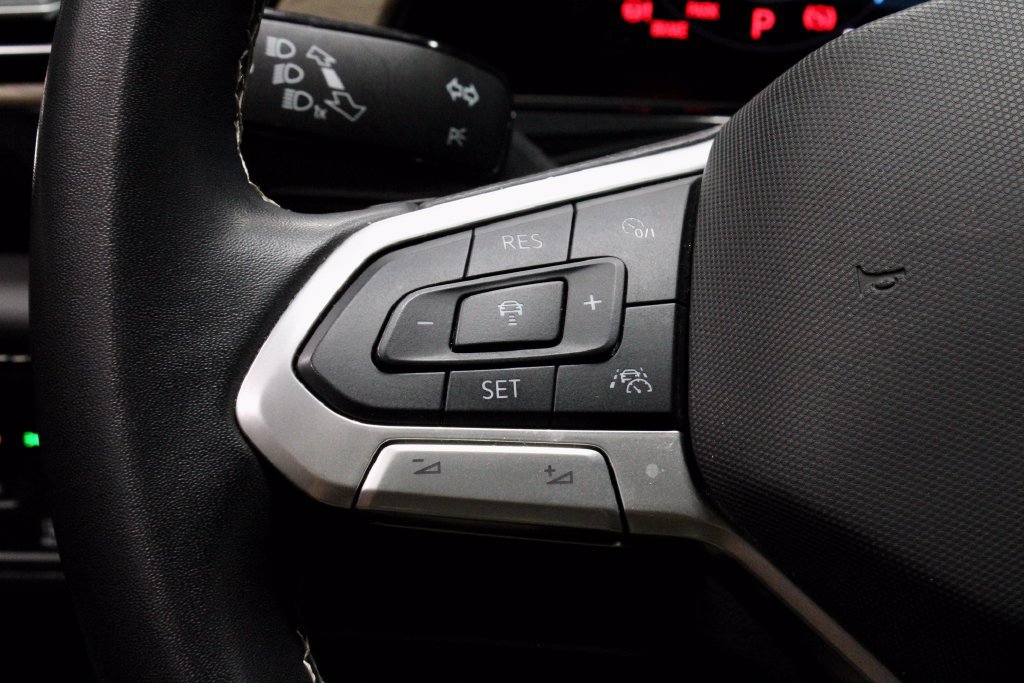 Used 2025 Volkswagen Atlas SE AWD/4WD image 28