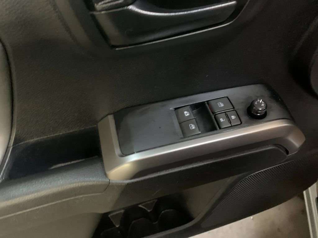 Used 2022 Toyota Tacoma SR5 w/ SR5 Appearance Package (SM) AWD/4WD image 13