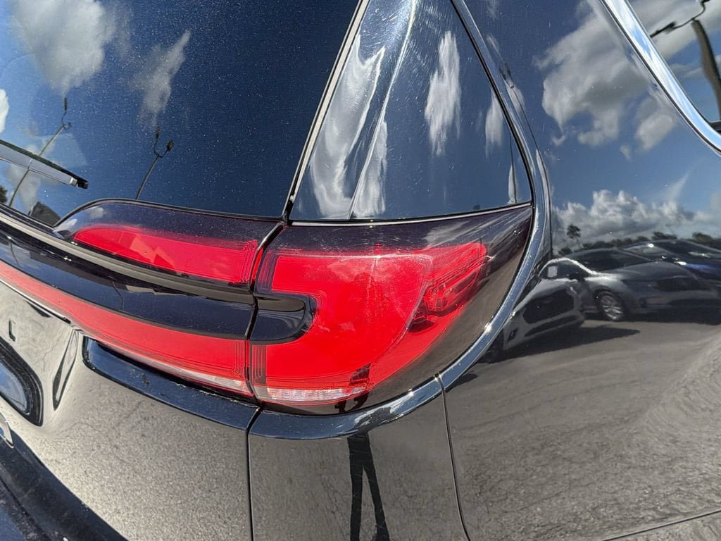 Used 2024 Chrysler Pacifica Touring-L FWD image 10