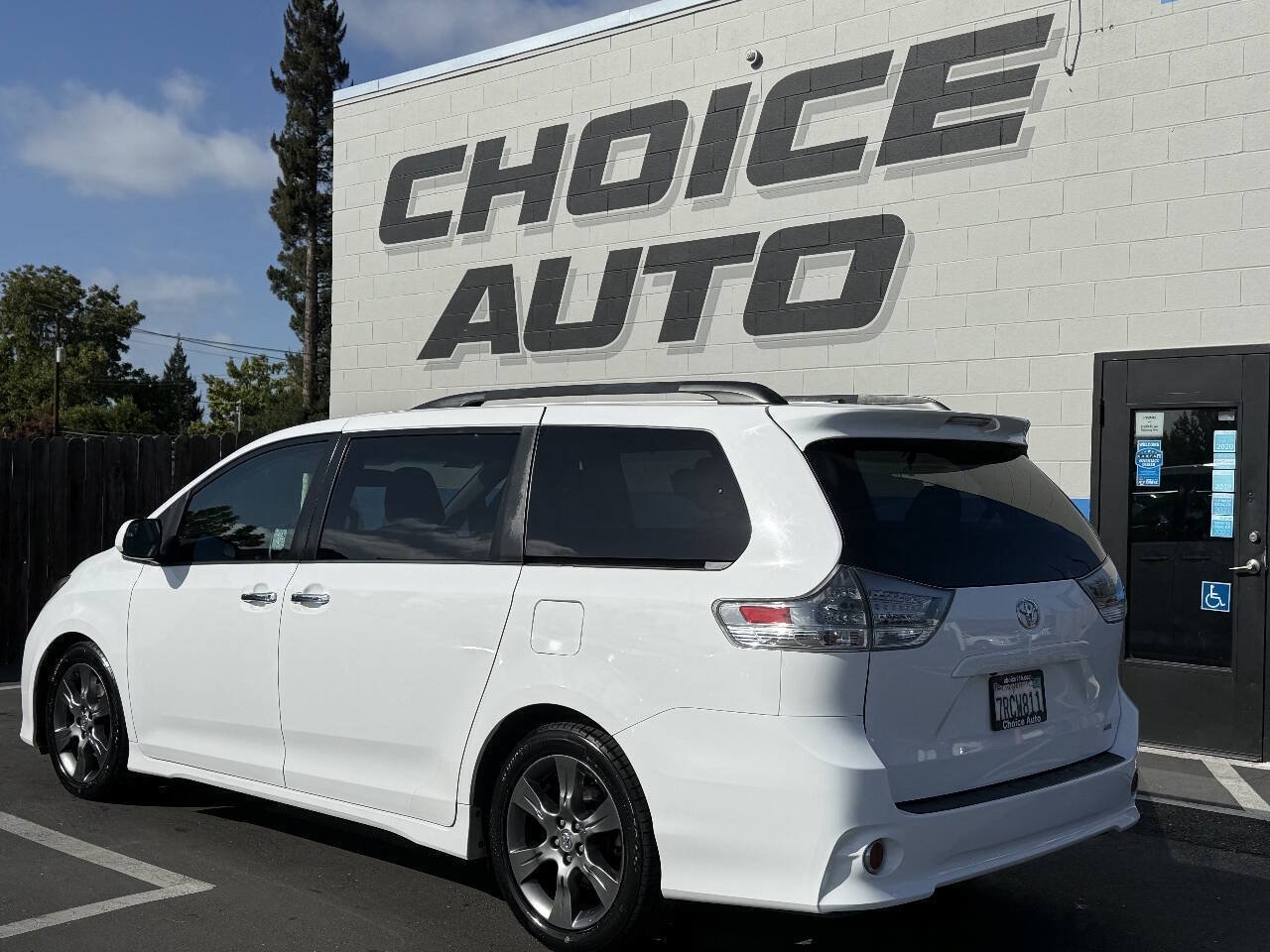 Used 2015 Toyota Sienna SE FWD image 28