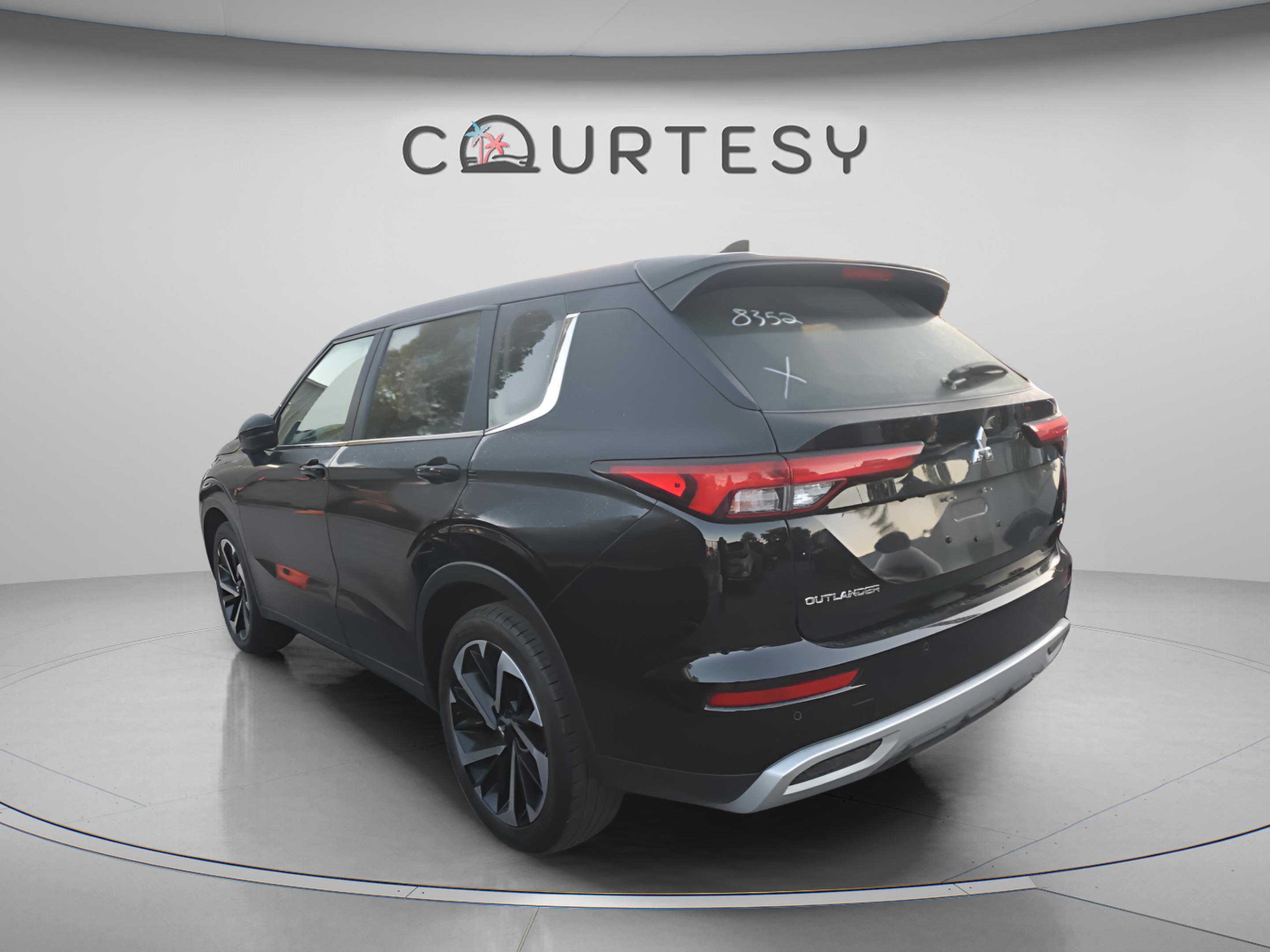 Used 2024 Mitsubishi Outlander SE FWD image 3