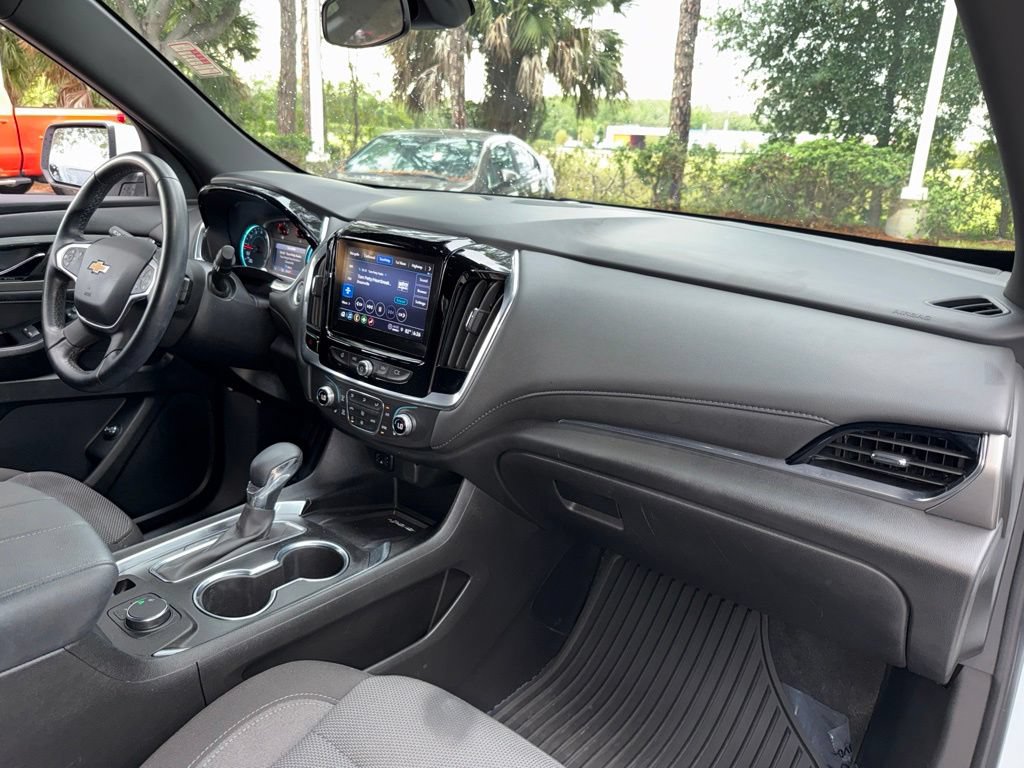 Used 2023 Chevrolet Traverse LT FWD image 15