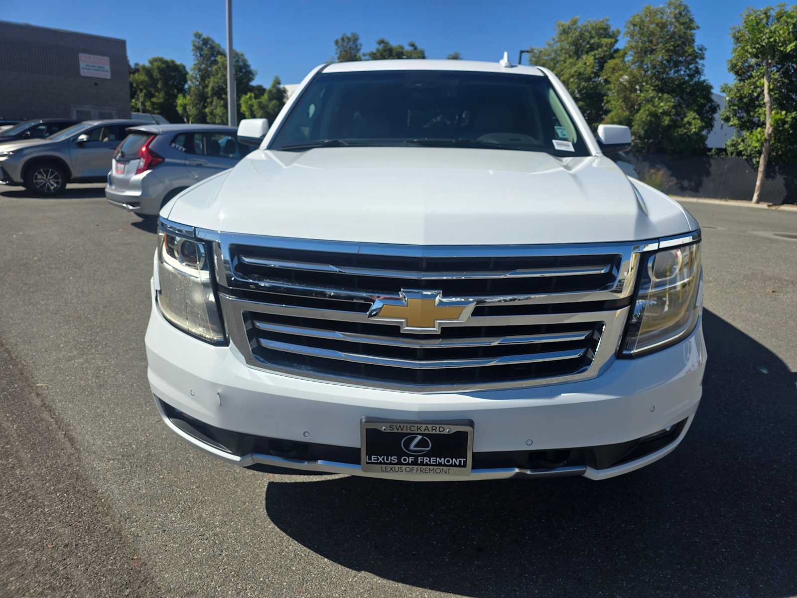 Used 2019 Chevrolet Suburban LT w/ Luxury Package AWD/4WD image 8