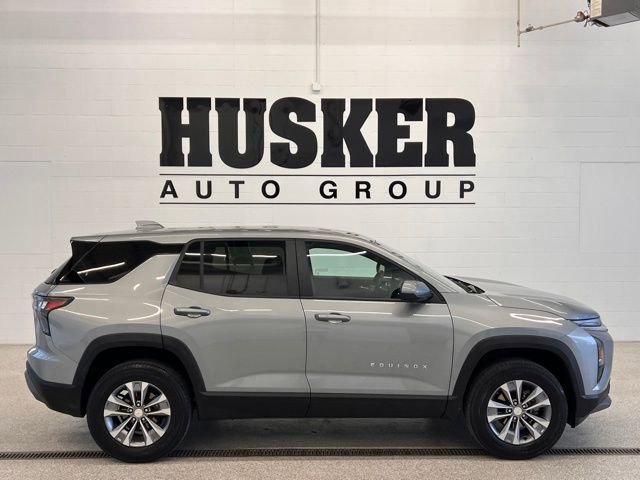 Used 2025 Chevrolet Equinox LT image 2