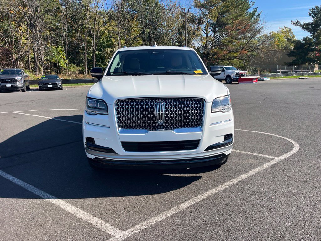 Used 2024 Lincoln Navigator L Reserve AWD/4WD image 2