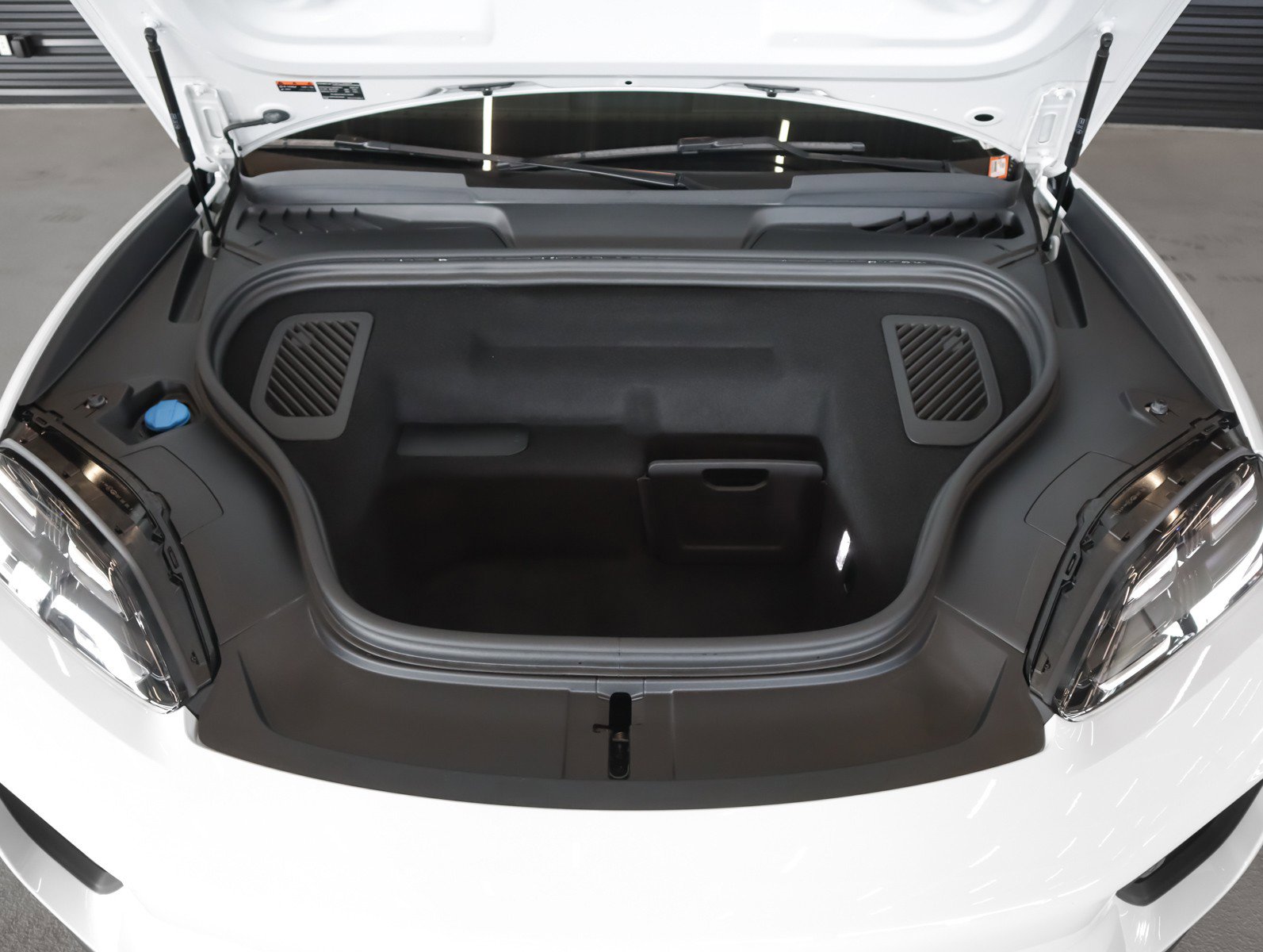 Used 2025 Porsche Macan Electric image 26