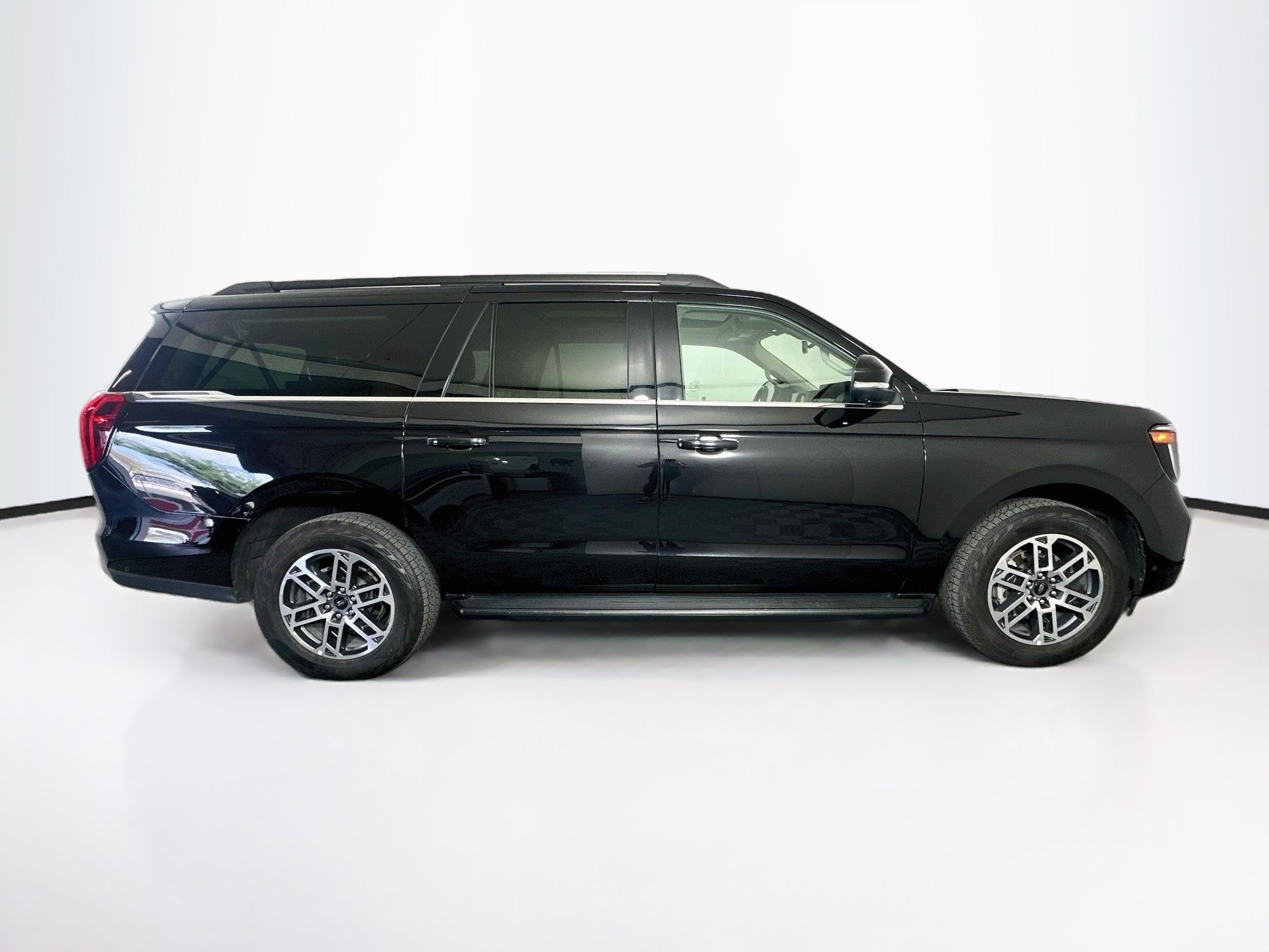 Used 2025 Ford Expedition Max Active AWD/4WD image 10