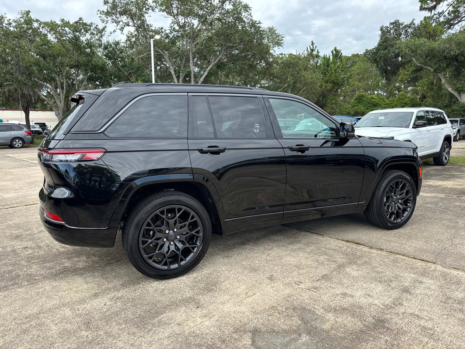 New 2026 Jeep Grand Cherokee Summit w/ Obsidian Package AWD/4WD image 3