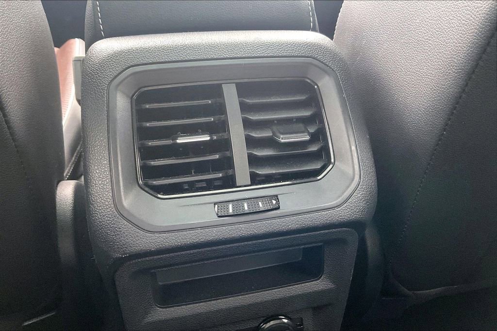 Used 2022 Volkswagen Tiguan SEL R-Line image 12