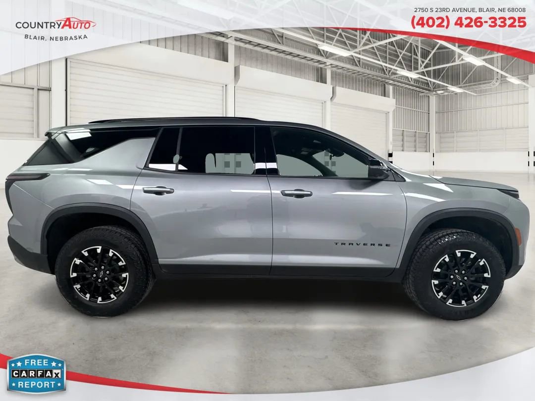 Used 2025 Chevrolet Traverse Z71 image 6