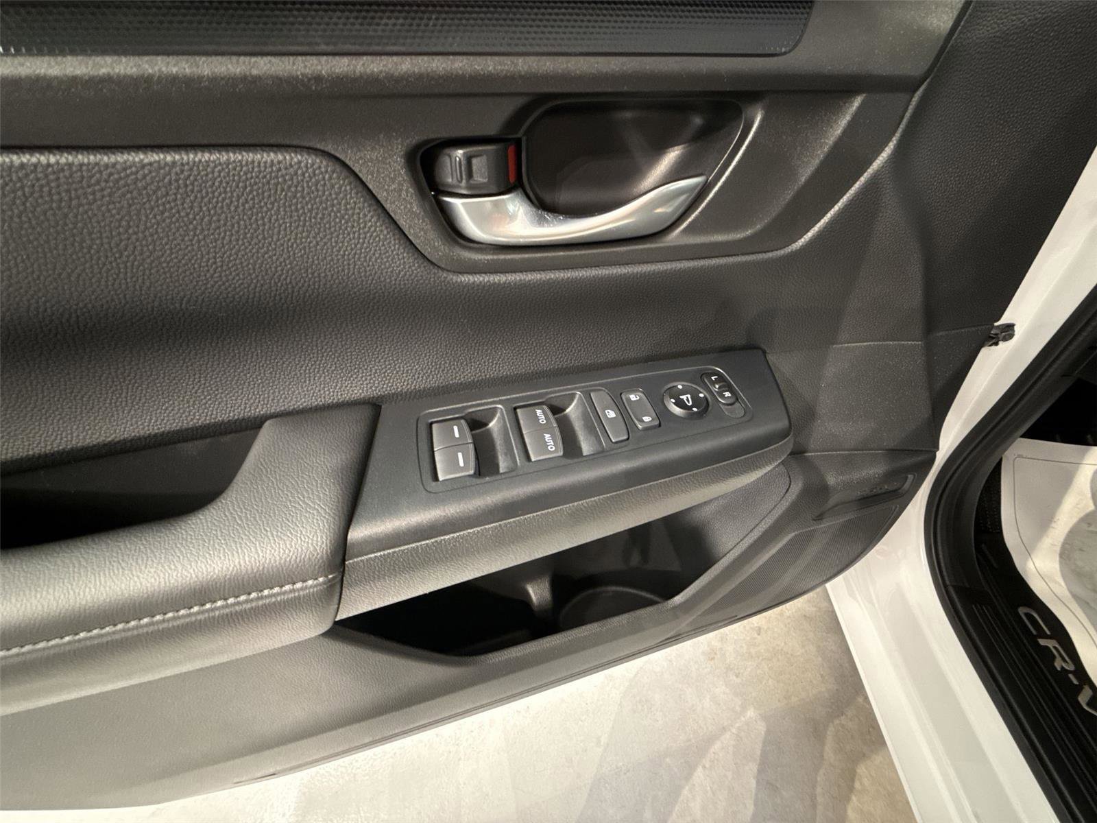 Used 2025 Honda CR-V EX image 15
