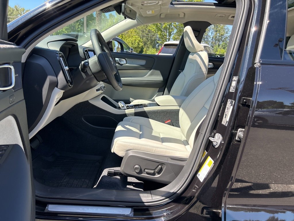 New 2026 Volvo XC40 B5 Ultra w/ Protection Package Premier image 4