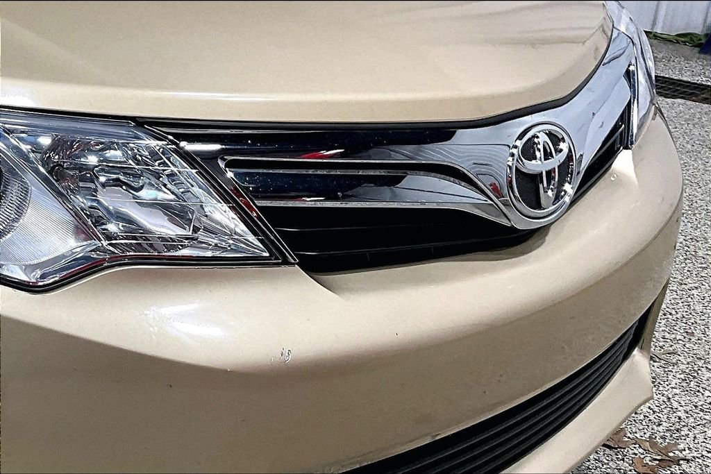 Used 2012 Toyota Camry LE image 29